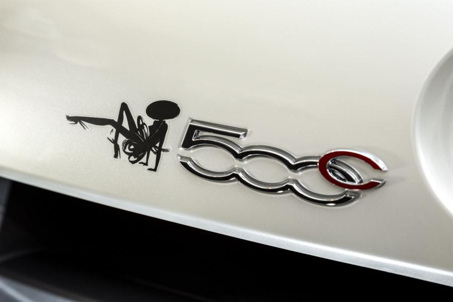 Логотип Fiat 500C La Petite Robe Noire by Guerlain 2014 года  (фото 23 из 34)